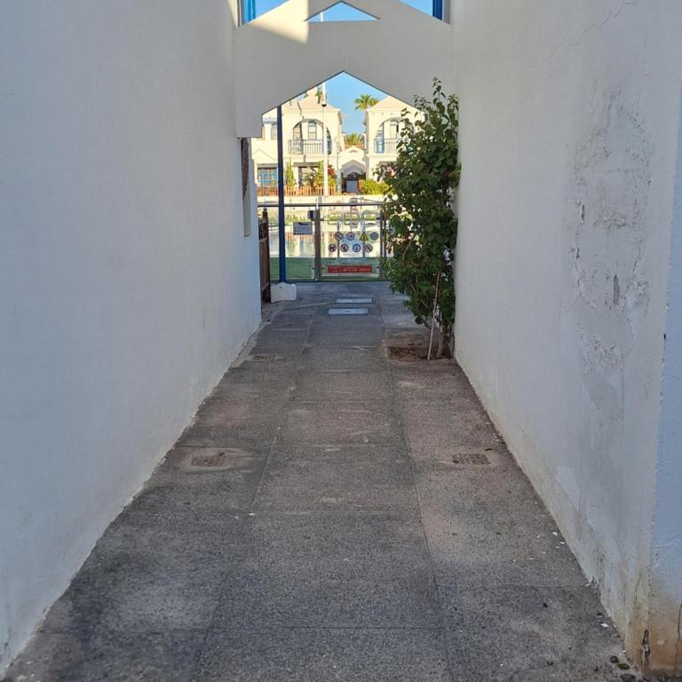 POOLFRONT Bungalow - One-Bedroom House - 36