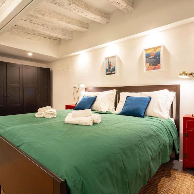 Rialto Green Design Apartment - Two-Bedroom Apartment - 22