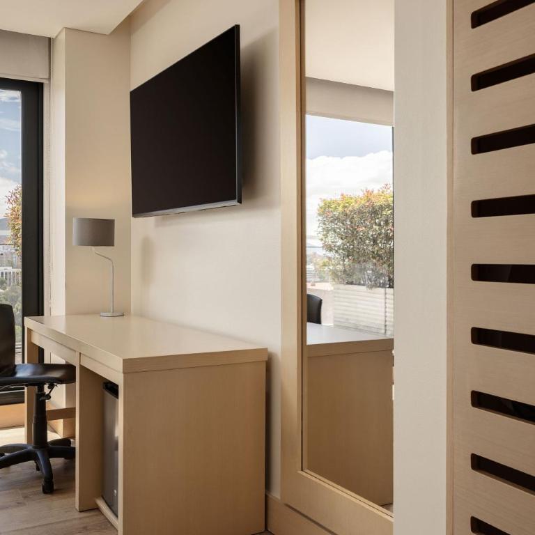 Fairfield by Marriott Bogota Embajada - Habitación Premium con cama extragrande - 3