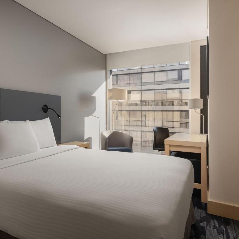 Fairfield by Marriott Bogota Embajada - Habitación con cama grande - 4