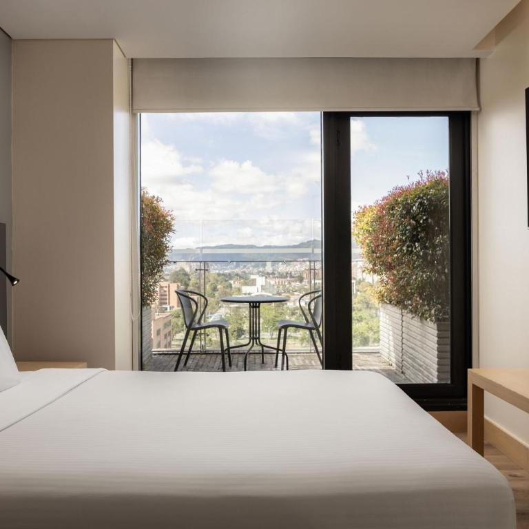 Fairfield by Marriott Bogota Embajada - Queen Suite - 11