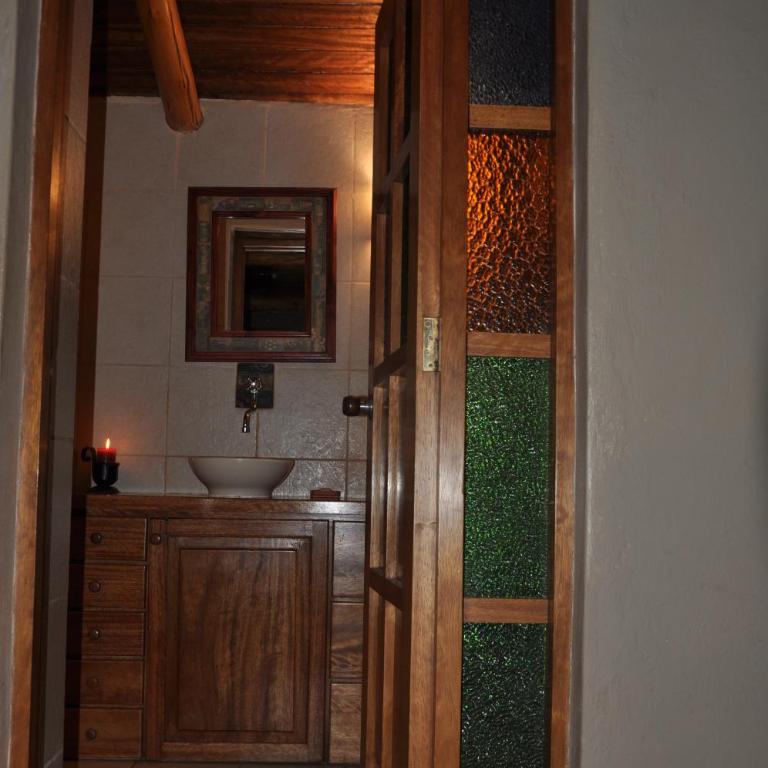 Valle Dorado Lodge - King Room with Balcony - 24