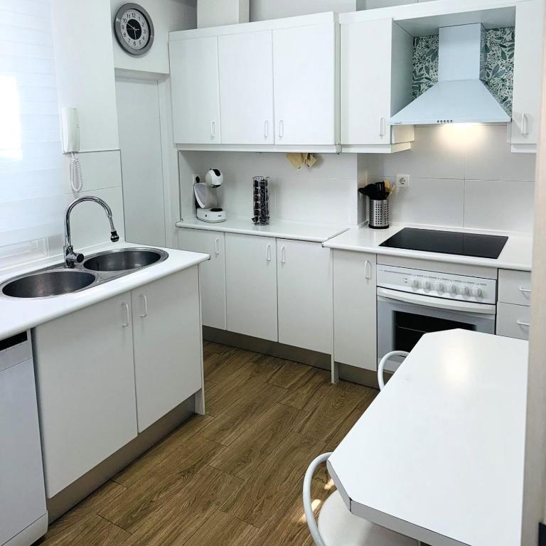 GRAZARIEs 1 -Piso Céntrico Granada- - Five-Bedroom Deluxe Apartment - 30