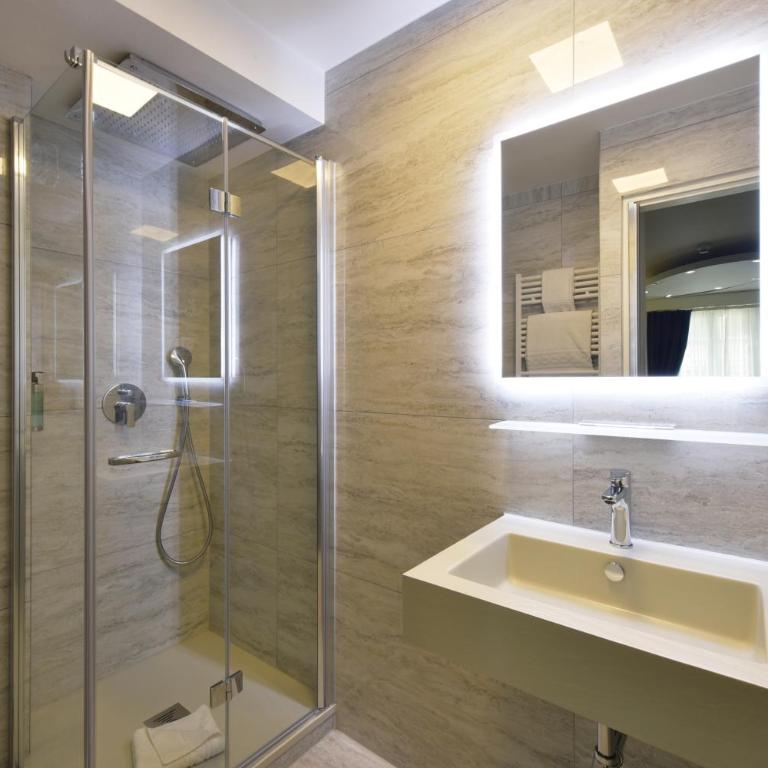 Hotel Rousseau - Chambre Double ou Lits Jumeaux Supérieure - 4