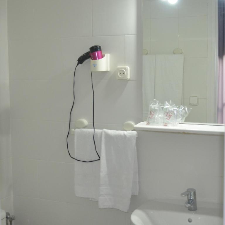 Hostal Ramos - Habitación Doble Estándar con balcón - 1