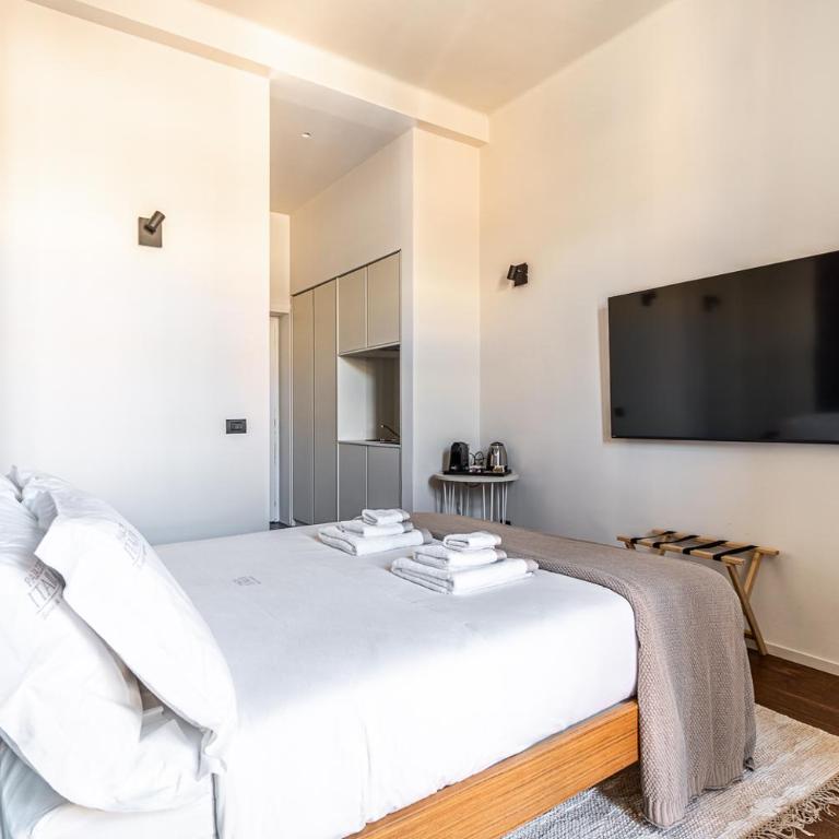 Palazzo Italia Suites - King Room with Spa Bath - 7