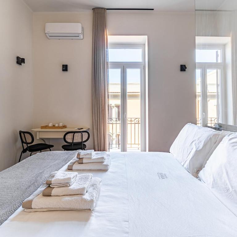 Palazzo Italia Suites - King Room with Spa Bath - 8