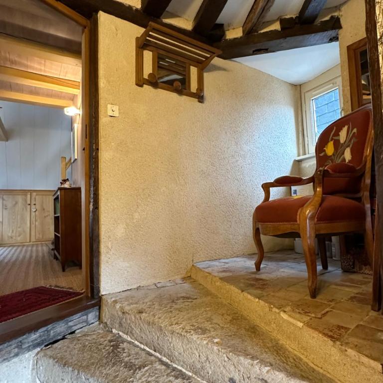 Logis Saint-Flaceau - Chambre Double ou Lits Jumeaux - Vue sur Ville - 7
