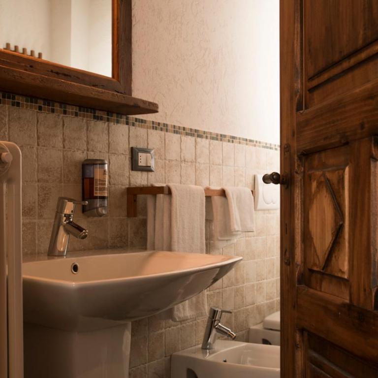 Agriturismo Plan de la Tour B&B - Camera Superior Matrimoniale/Doppia con Letti Singoli con Vista Montagna - 2