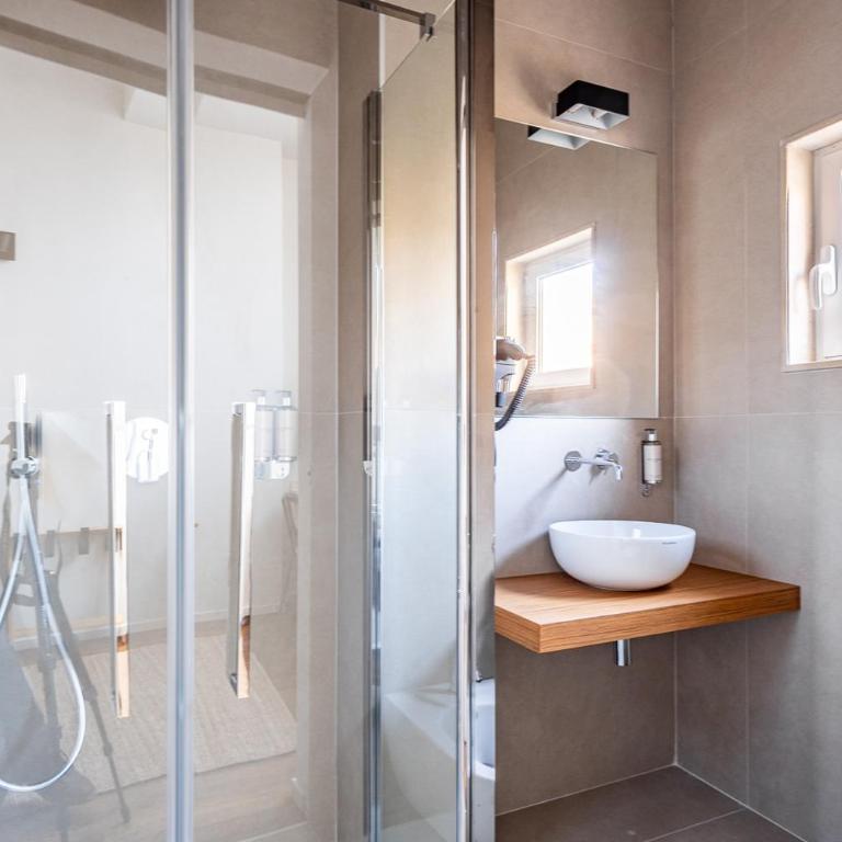 Palazzo Italia Suites - Deluxe Double Room - 3
