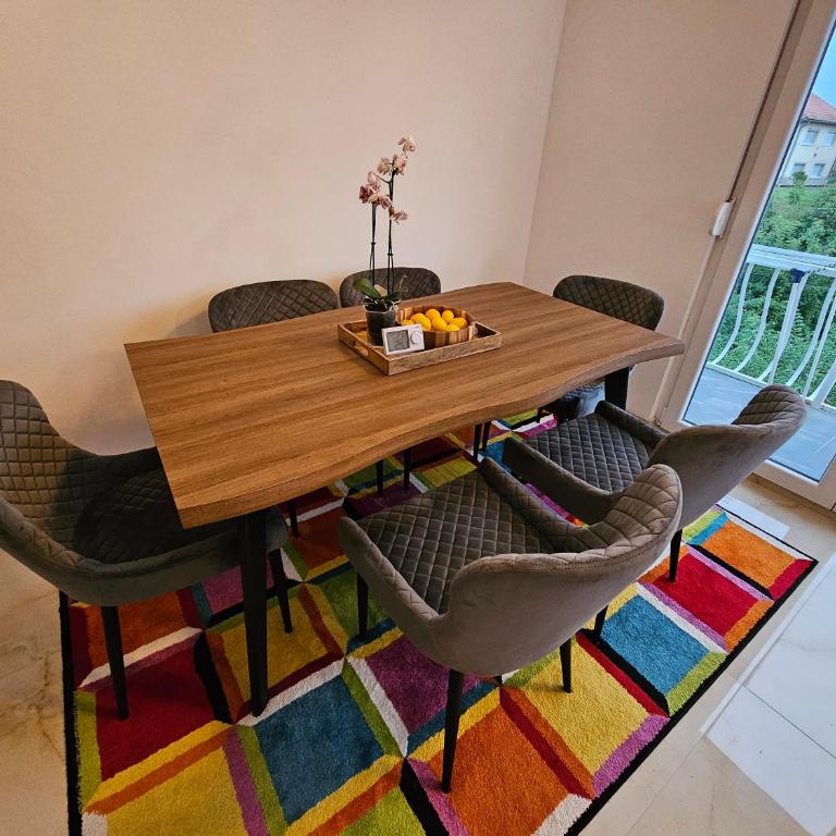 Skylight suite apartment - Deluks Apartman sa 2 Spavaće Sobe i Balkonom - 10