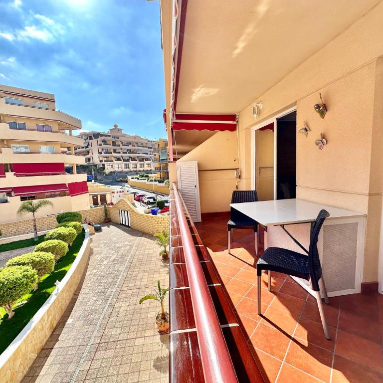 Daniela Garden - One-Bedroom Apartment with Pool View - 34