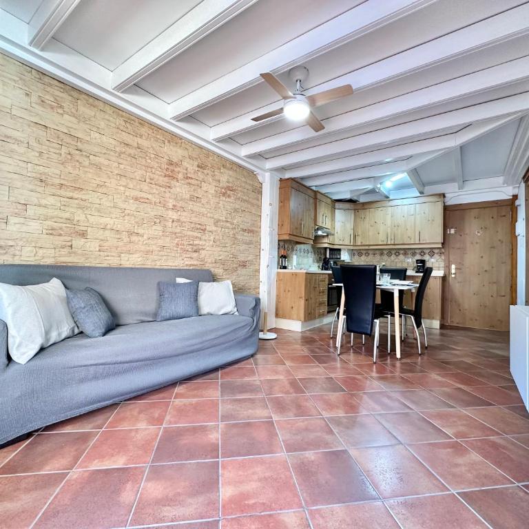 Daniela Garden - One-Bedroom Apartment with Pool View - 13