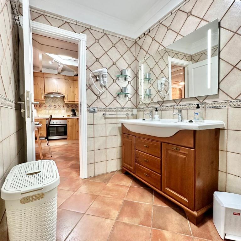 Daniela Garden - One-Bedroom Apartment with Pool View - 33