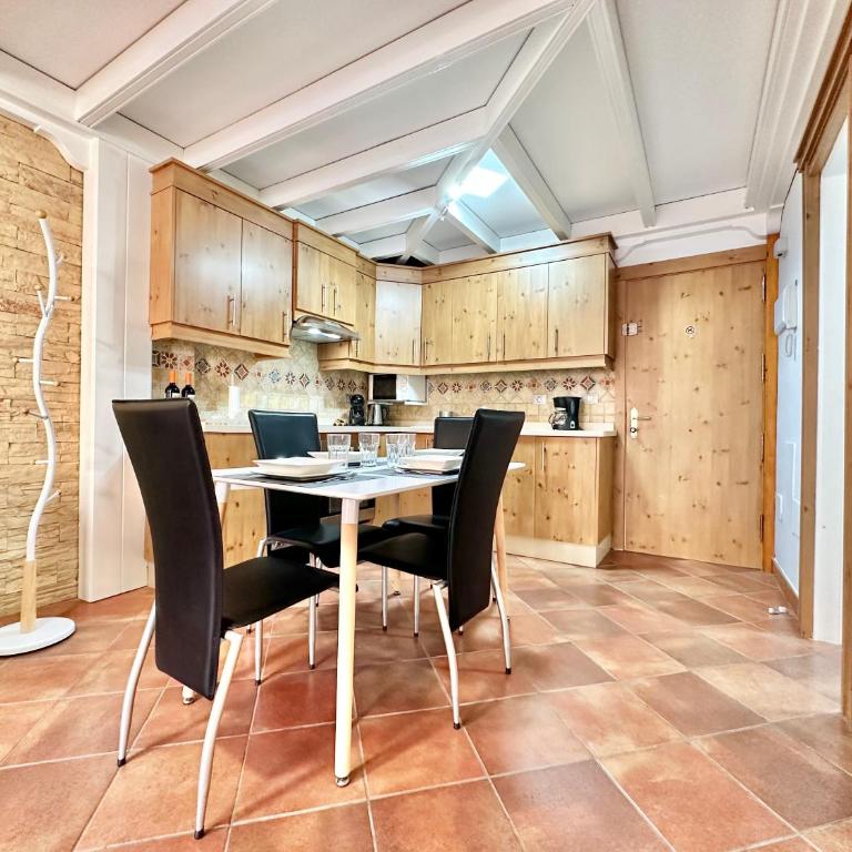 Daniela Garden - One-Bedroom Apartment with Pool View - 24