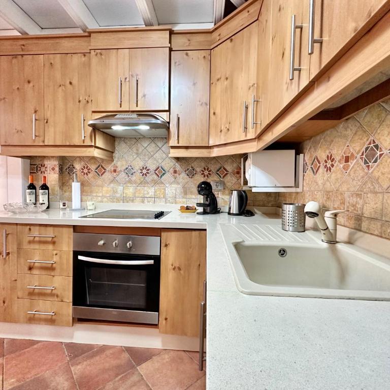 Daniela Garden - One-Bedroom Apartment with Pool View - 26
