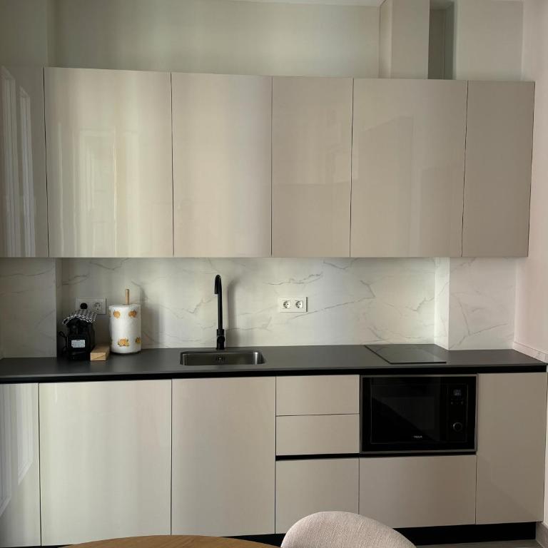 Navas 201 Elegant Suite - Deluxe Apartment - 11