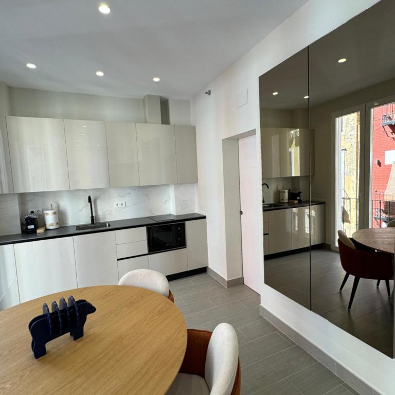 Navas 201 Elegant Suite - Deluxe Apartment - 13