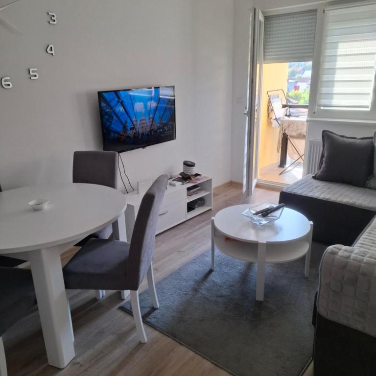 Tri Palme 2 - Apartman sa 1 Spavaćom Sobom - 1