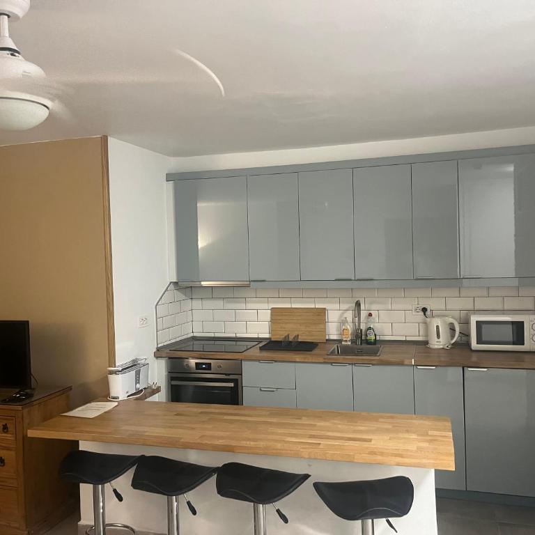 2-Bed Apartment in Arona Sleeps 5 w Outdoor Pool - Apartment - 19