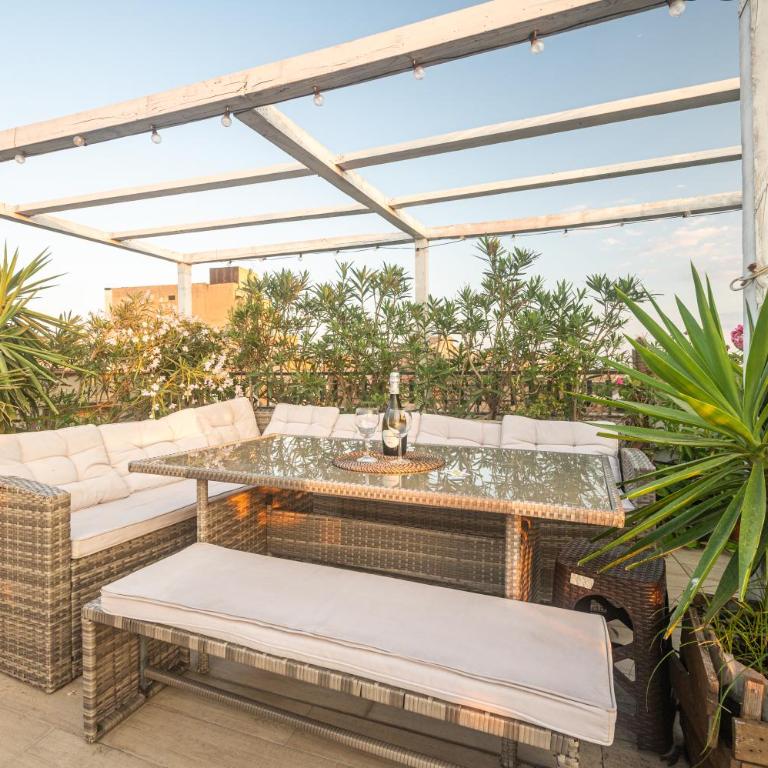 Follow The Sun Catania - Rooftop Terrace - Double Room with Shared Bathroom - 36