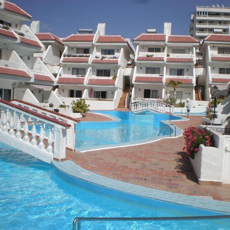 2-Bed Apartment in Arona Sleeps 5 w Outdoor Pool - Apartment - 1