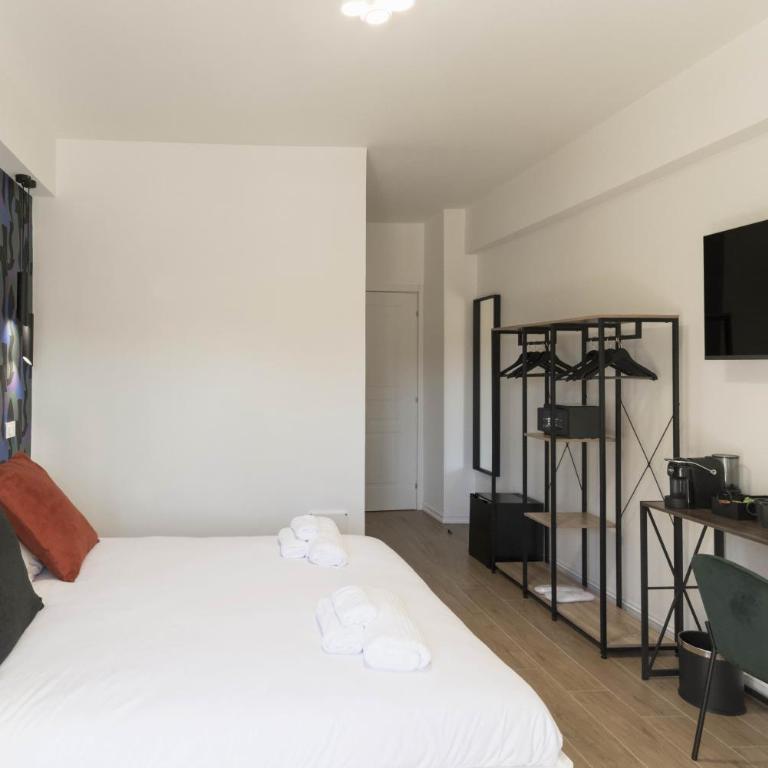 GENESI Suites - Double Room with Private Bathroom - 5