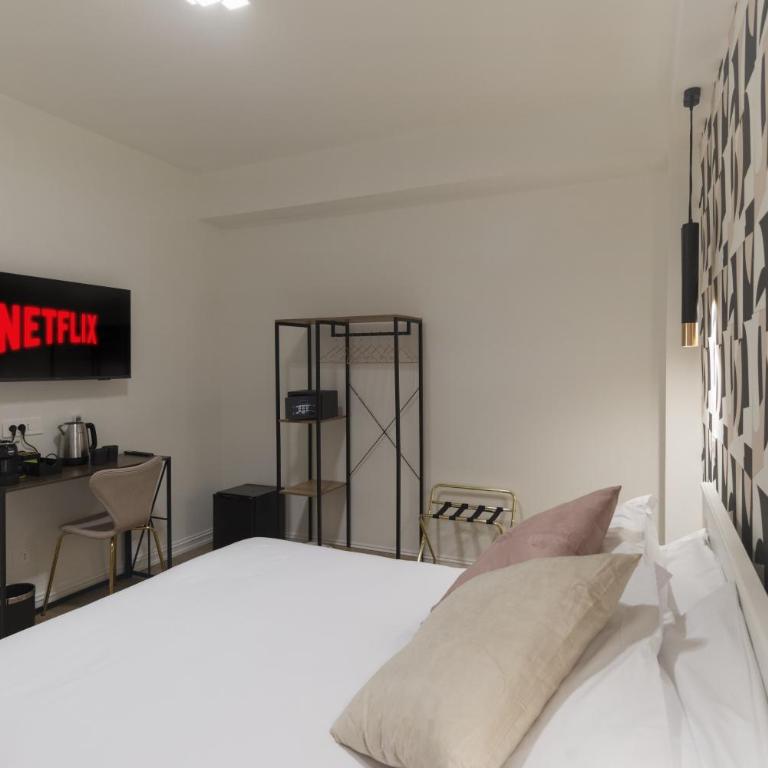 GENESI Suites - Double Room with Private Bathroom - 3