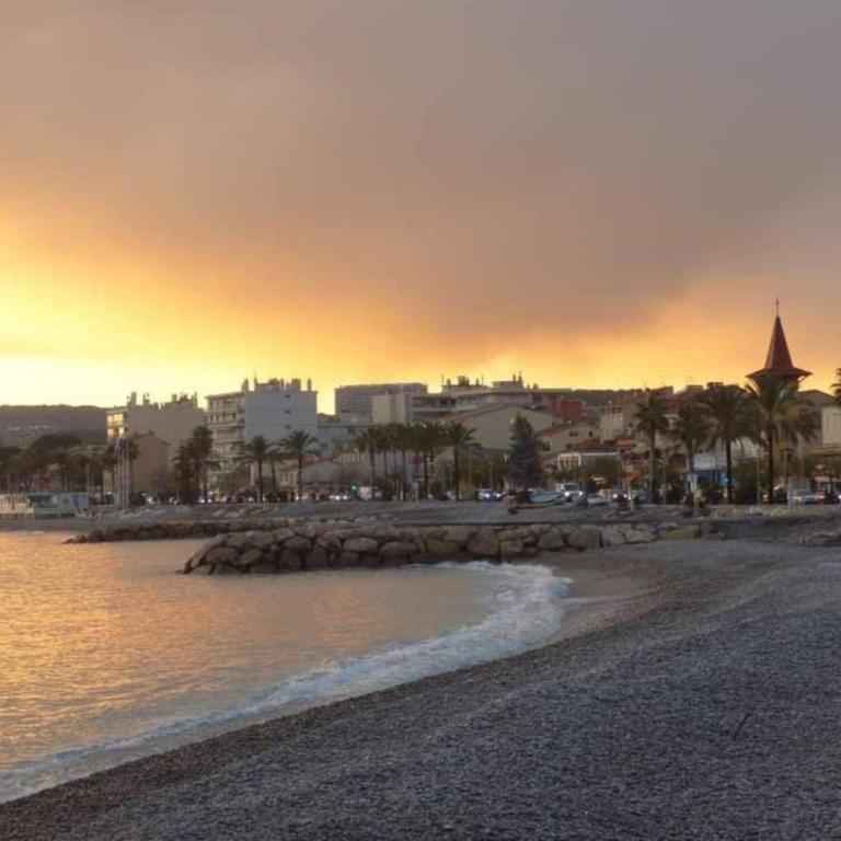 Le Mimosa - Calme - Spacieux - 200m de la mer - Parking - Appartement - 93