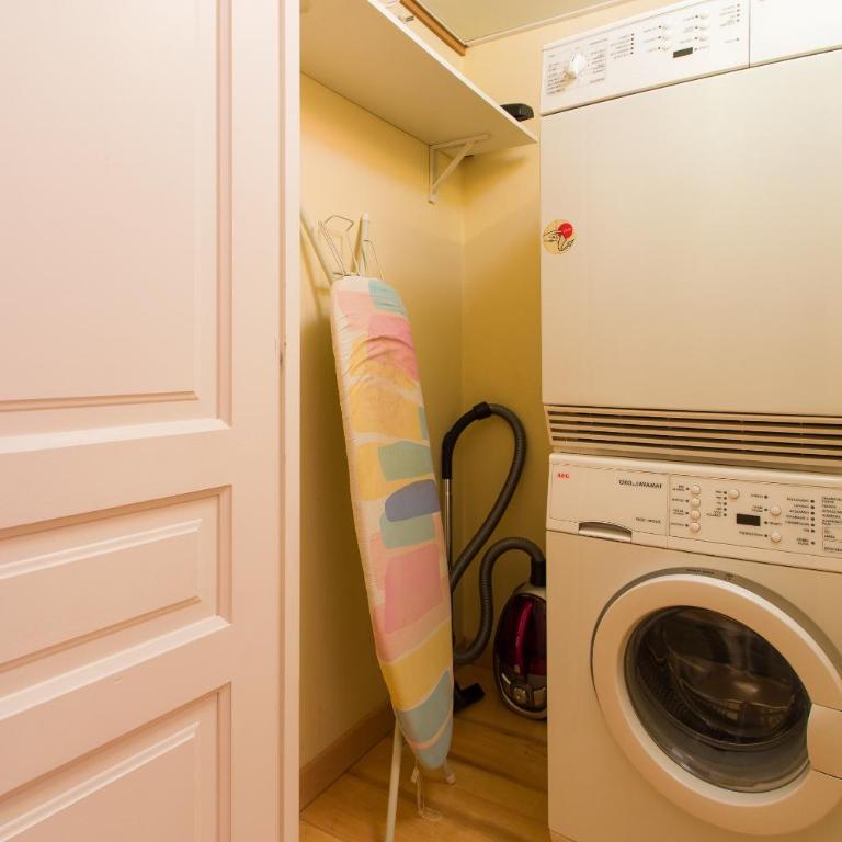 Charming Central Apartment Big Sunny Terrace! - Three-Bedroom Apartment with Terrace - 19