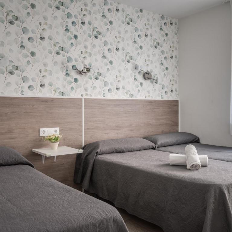 Hotel Tolosa - Habitación Triple - 3