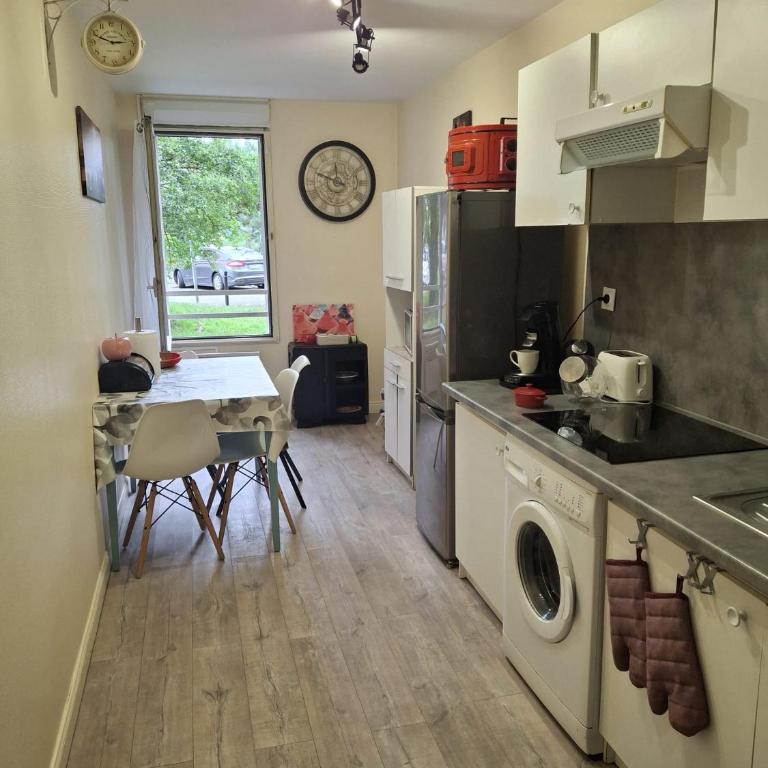 grand logement avec parking gratuit proche de la cité de l'espace - Appartamento con 2 Camere da Letto - 3