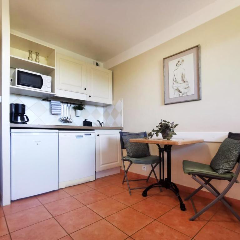 "Le Petit Bonheur" Studio Vue Mer - Climatisation - Parking gratuit - Côte d'Azur - Appartement 1 Chambre - 7