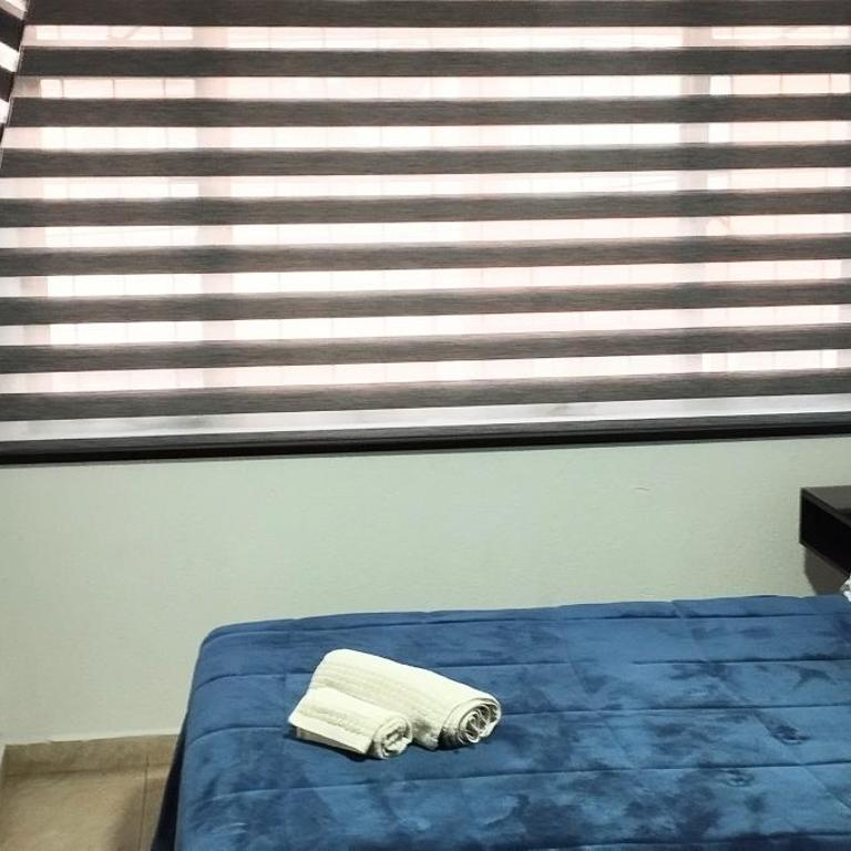 Habitación cerca Parque Simón Bolívar Aeropuerto Movistar Arena - Habitación Doble con baño compartido - 3