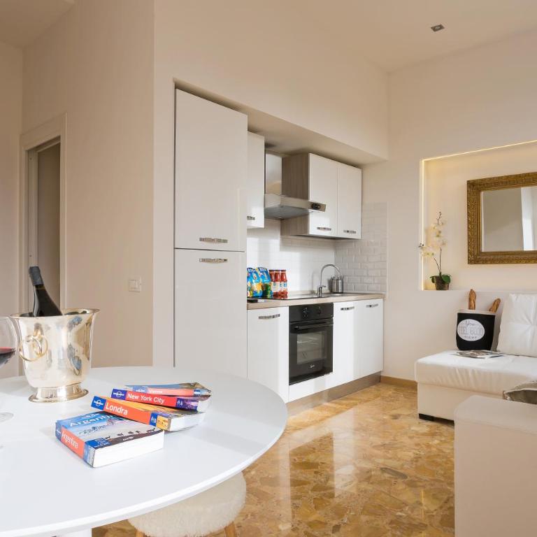 TownHouse by the Spanish Steps - Appartamento con 2 Camere da Letto e Balcone - 22