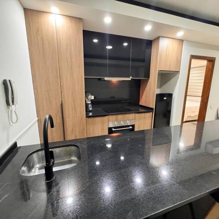 Apto lujoso luminoso y moderno al lado de M40 y GREEN TOWER - Apartamento de 1 dormitorio - 25