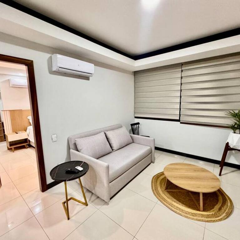 Apto lujoso luminoso y moderno al lado de M40 y GREEN TOWER - Apartamento de 1 dormitorio - 35