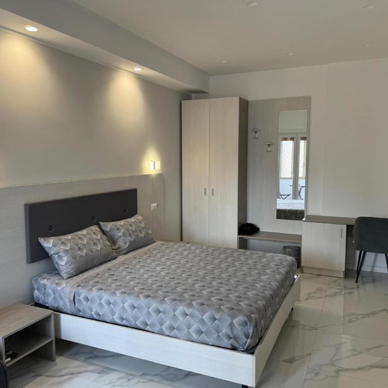 Alba White - Deluxe Double or Twin Room - 6