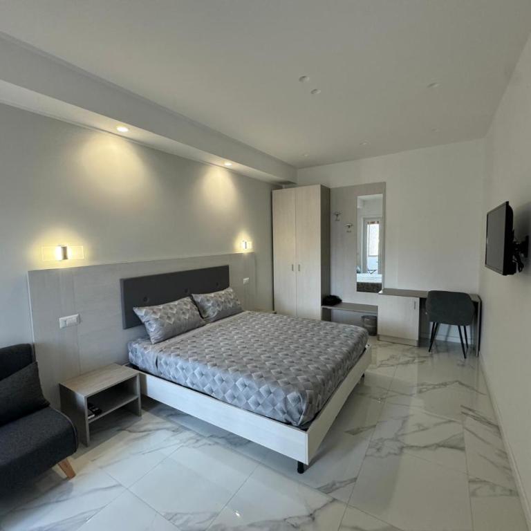Alba White - Deluxe Double or Twin Room - 7