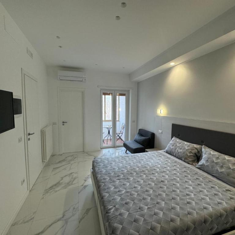 Alba White - Deluxe Double or Twin Room - 11