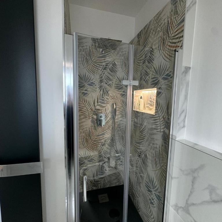 Alba White - Deluxe Double or Twin Room - 12