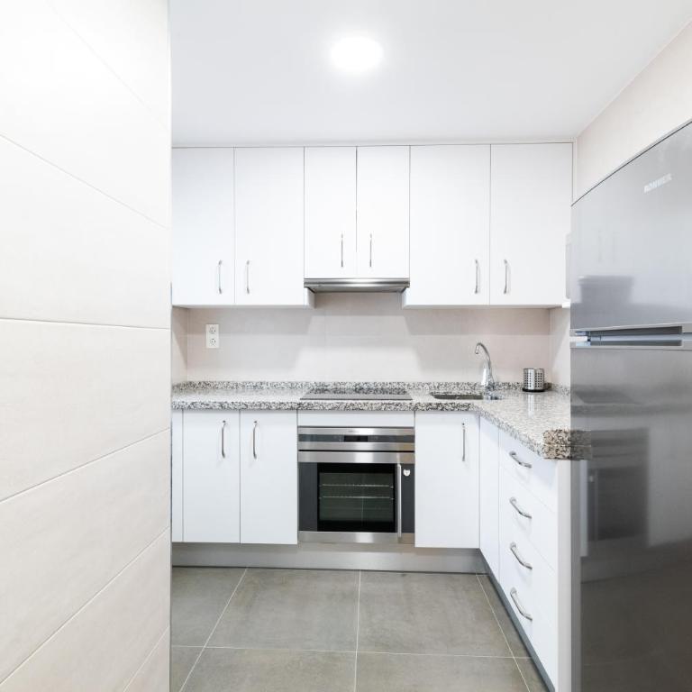 Centrico Apartamento Granada - Three-Bedroom Apartment - 13