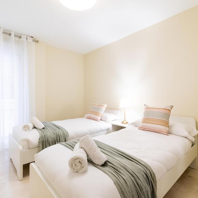 Centrico Apartamento Granada - Three-Bedroom Apartment - 19