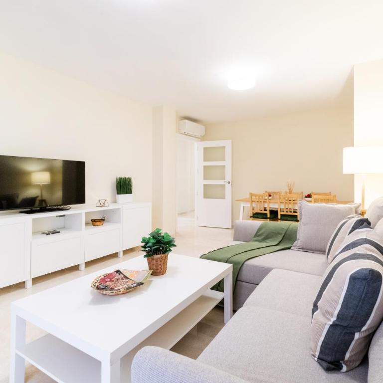 Centrico Apartamento Granada - Three-Bedroom Apartment - 23