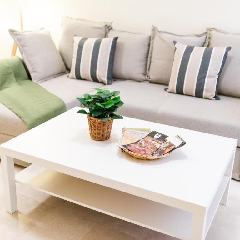 Centrico Apartamento Granada - Three-Bedroom Apartment - 31