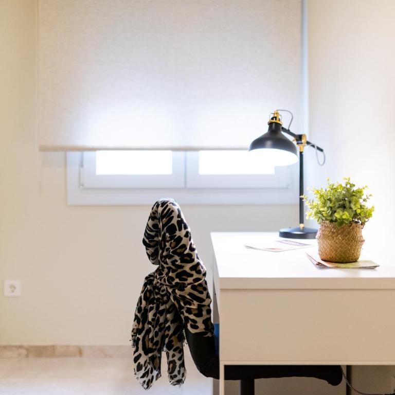 Centrico Apartamento Granada - Three-Bedroom Apartment - 40