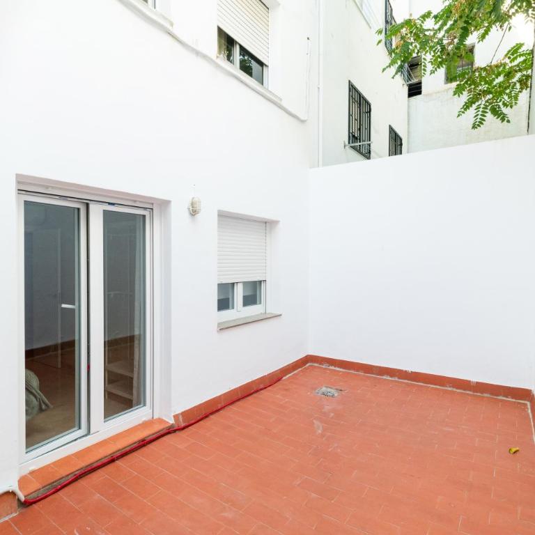 Centrico Apartamento Granada - Three-Bedroom Apartment - 47