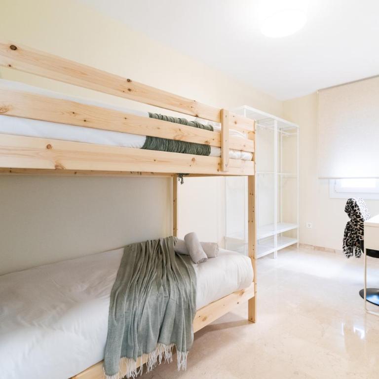 Centrico Apartamento Granada - Three-Bedroom Apartment - 51