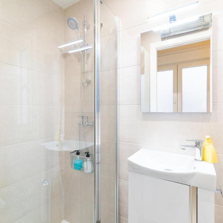 Centrico Apartamento Granada - Three-Bedroom Apartment - 69