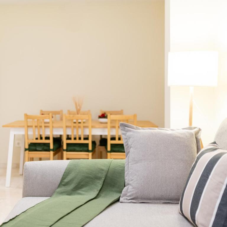 Centrico Apartamento Granada - Three-Bedroom Apartment - 77